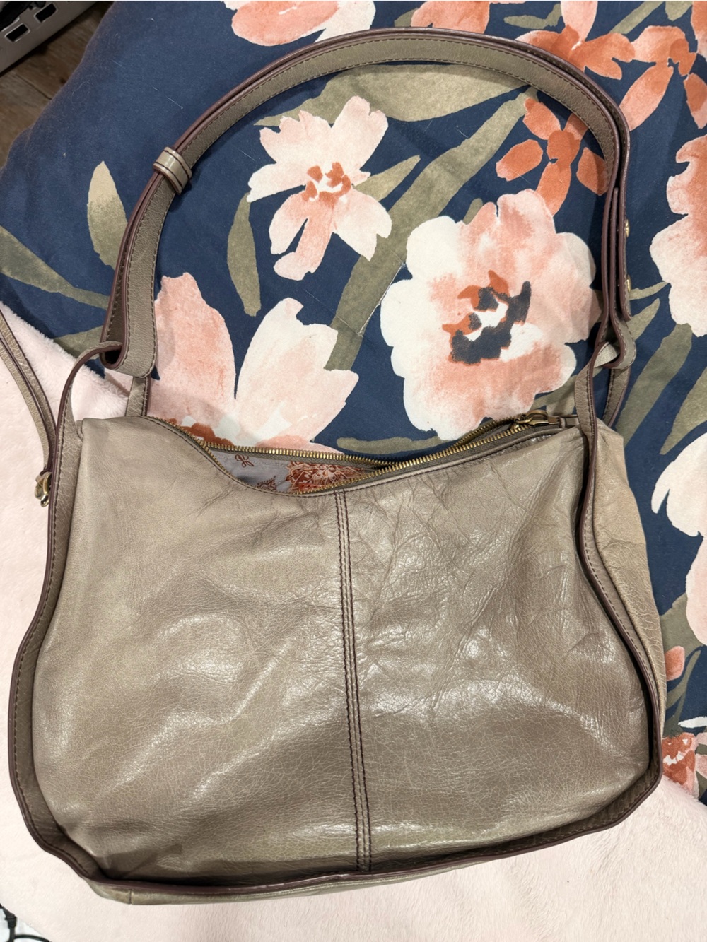 HOBO Leather Shoulder Bag in Taupe - Women's Tote - Picture 2 of 6